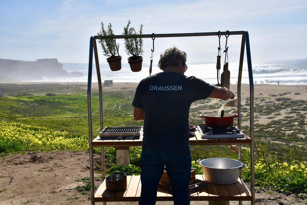 Lutz kocht an der DRAUSSEN Alto an der Atlantikküste bei Nazaré, Portugal